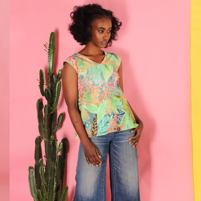 Shirt Valita mit floralem Muster rückenfrei from ManduTrap