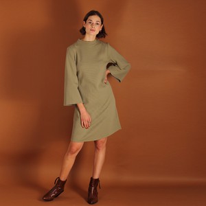 Stehkragenkleid Seyda aus einem Waffelstoff  in olive from ManduTrap