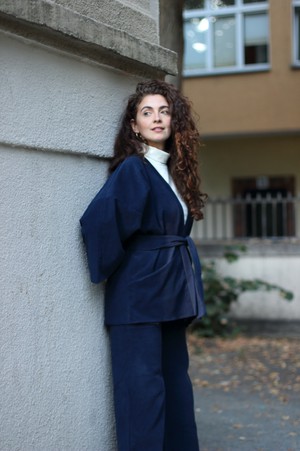 Kimonojacke aus Biobaumwolle – Cord in Dunkelblau – Nachhaltige Mode für zeitlosen Stil from ManduTrap