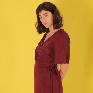Langes Tencel Wickelkleid „Luma“ in berry from ManduTrap