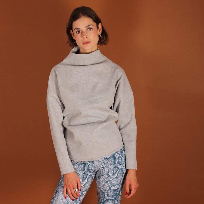 Stehkragen Pullover Dori aus einem Waffelstoff in grau meliert from ManduTrap