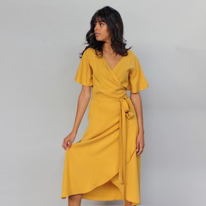 Sommerliches Wickelkleid Luma, gelbes Tencelkleid, gelbes Sommerkleid from ManduTrap