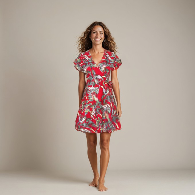 Nachhaltiges Wickelkleid mit Dschungelprint – Patara, knielang & fair produziert from ManduTrap