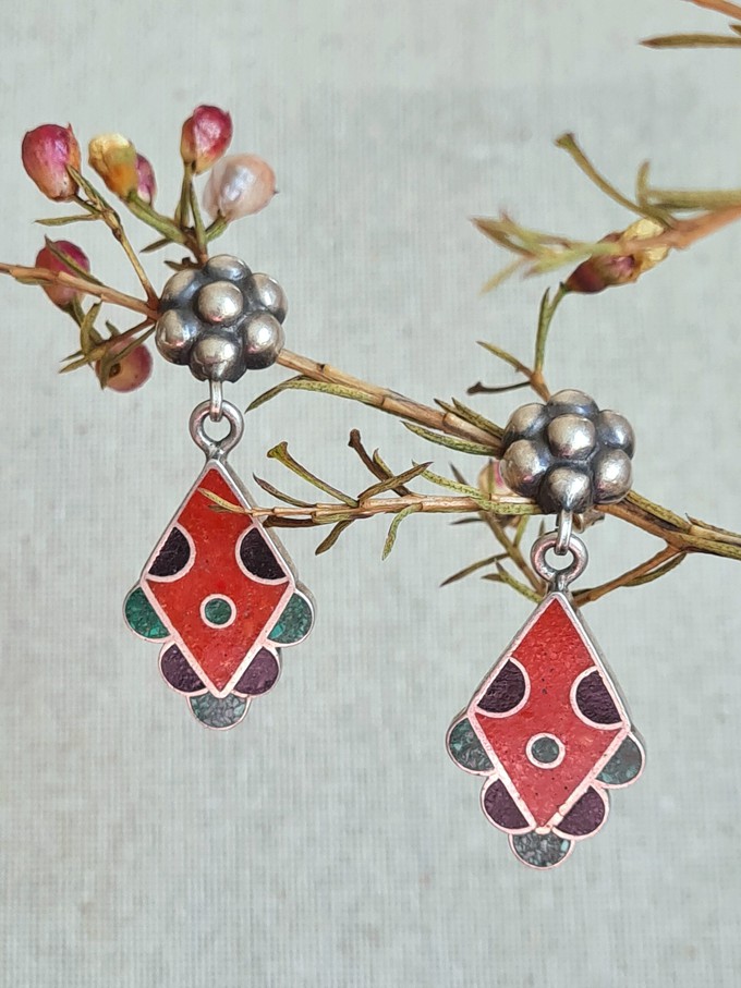925 Silber, Emaille Cloisonné Ohrringe: Handgefertigter Schmuck aus Rajasthan from ManduTrap