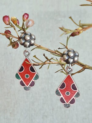 925 Silber, Emaille Cloisonné Ohrringe: Handgefertigter Schmuck aus Rajasthan from ManduTrap