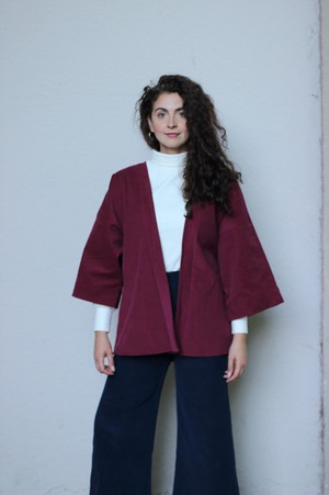 Kimonojacke aus Biobaumwolle – Cord in Berry – Nachhaltige Mode für zeitlosen Stil from ManduTrap