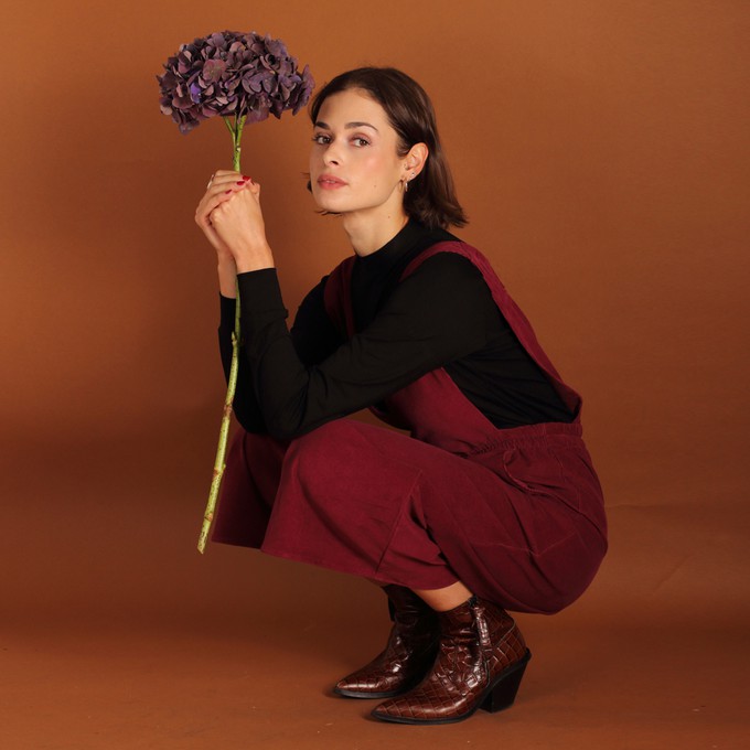 Jumpsuit Clara aus einem Bio- Baumwollcord in berry (weinrot/lila) from ManduTrap