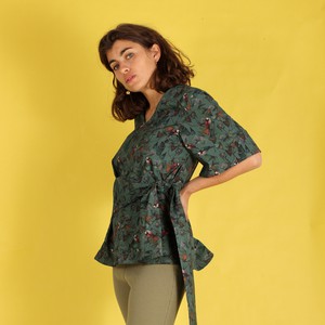 Wickelbluse „Lilla“ mit Vogelmuster from ManduTrap