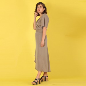 Langes Tencel Wickelkleid „Luma“ in grau-olive from ManduTrap