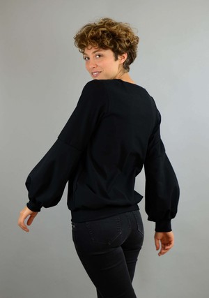 Baumwollpullover Caro mit Ballonärmeln in schwarz from ManduTrap