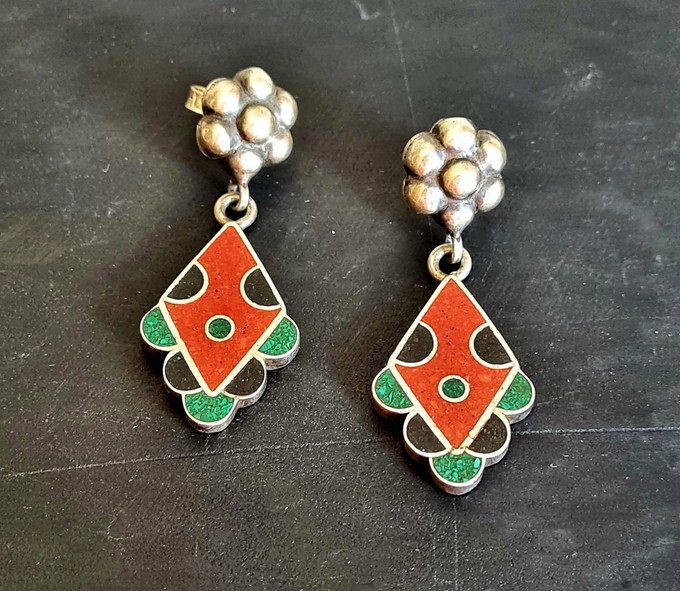 925 Silber, Emaille Cloisonné Ohrringe: Handgefertigter Schmuck aus Rajasthan from ManduTrap