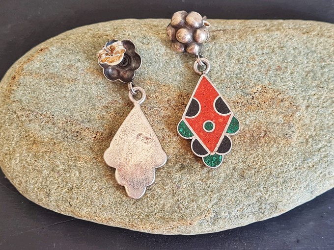 925 Silber, Emaille Cloisonné Ohrringe: Handgefertigter Schmuck aus Rajasthan from ManduTrap