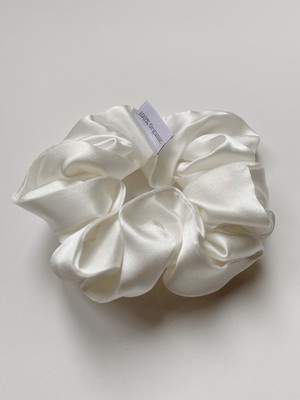 Organic Silk Scrunchie in Pearl White from Māsa Organic