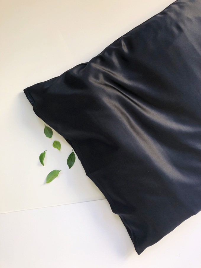 Organic Silk Satin Pillowcase from Māsa Organic