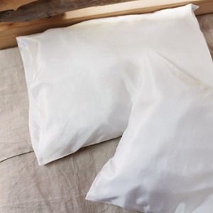 White Silk Satin Pillowcase set from Māsa Organic