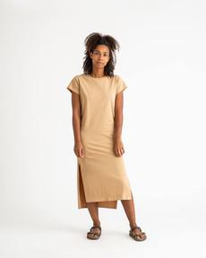 Tee Dress camel via Matona
