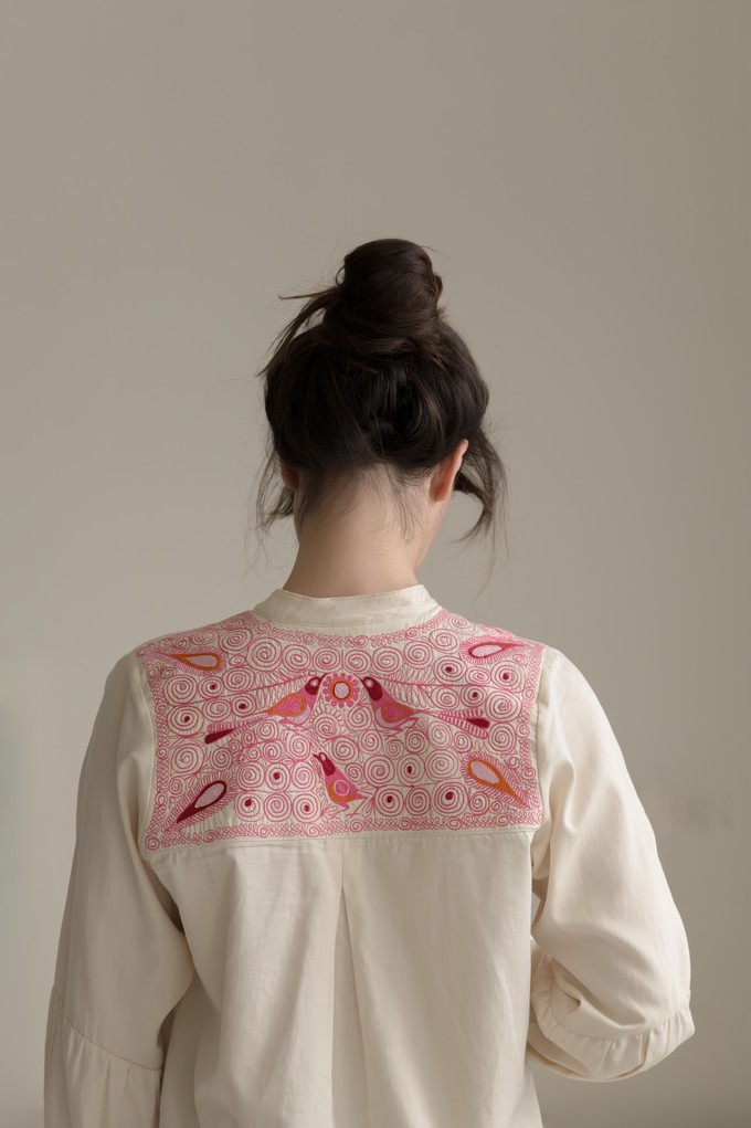 Vilma shirt pink embroidery from Moyocoyo