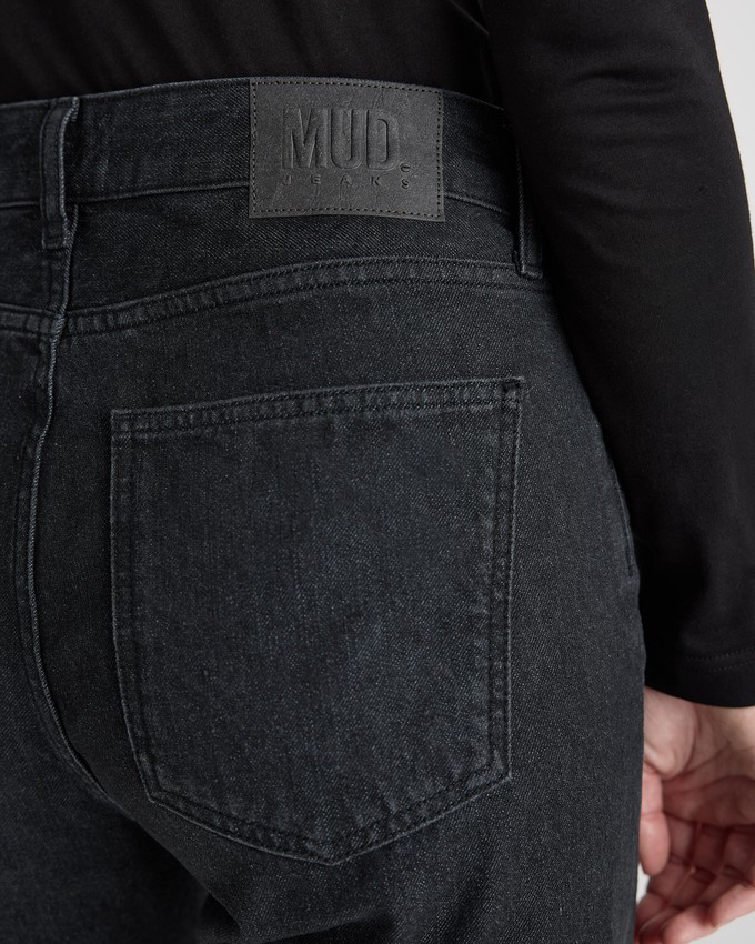 Go Mid Straight - Dry Black from Mud Jeans