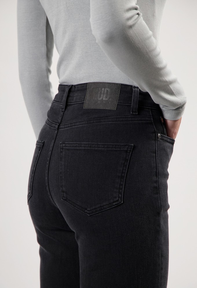 Mams High Tapered - Stone Black from Mud Jeans