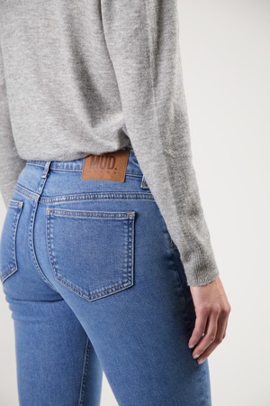 Skyler Mid Skinny - Stone Vintage from Mud Jeans