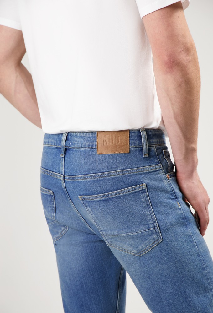 Hank Mid Tapered - Medium Aged from Mud Jeans