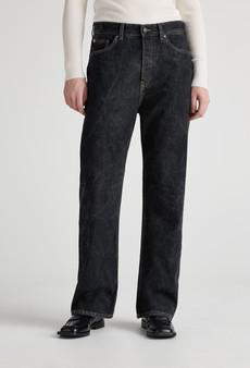Emma Low Loose - Dry Black via Mud Jeans