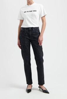 Go Mid Straight - Dry Black via Mud Jeans