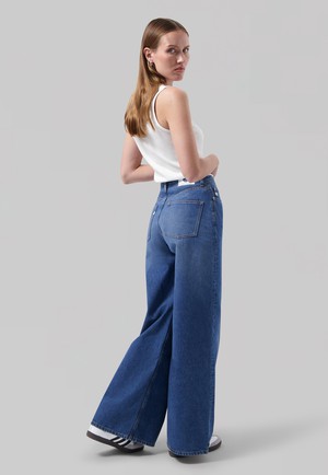 Wyde Sara - Medium Stone from Mud Jeans