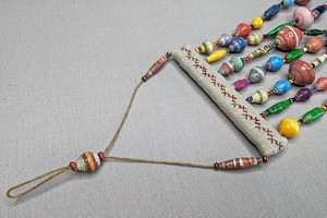 Fenster-/Wand-Dekoration aus Papierperlen "Bunto" from PEARLS OF AFRICA