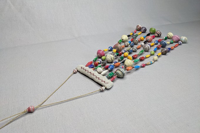 Fenster-/Wand-Dekoration aus Papierperlen "Bunto" from PEARLS OF AFRICA