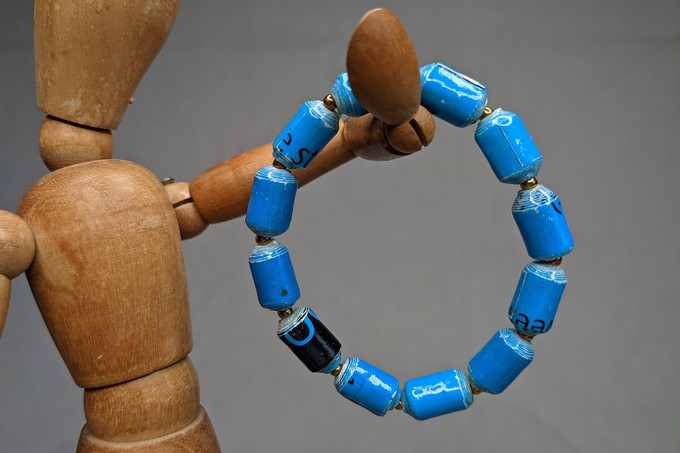Armband aus zylinderförmigen Papierperlen "Kribi" from PEARLS OF AFRICA