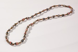 Kurze, feine Halskette mit Papierperlen "La Petite Malaika" (auch für Kinder geeignet) from PEARLS OF AFRICA