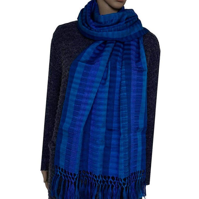 Scarf with Fringes Dark Blue - Handmade and Fairtrade from Quetzal Artisan