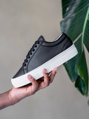 Grape Essential - Classic Black from QURC. amsterdam