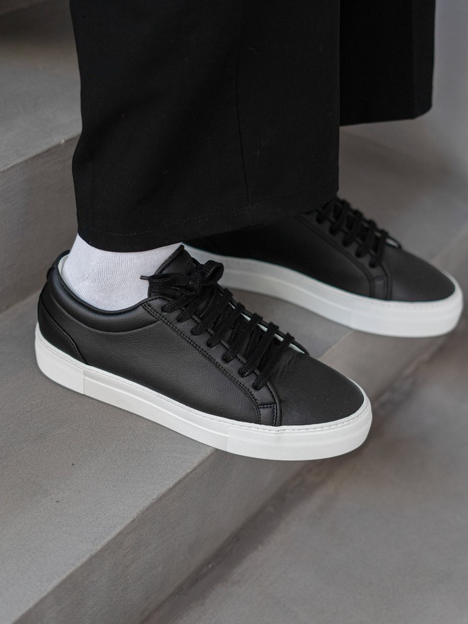 Grape Essential - Classic Black from QURC. amsterdam