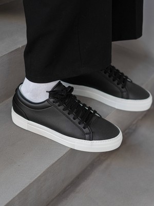 Grape Essential - Classic Black from QURC. amsterdam