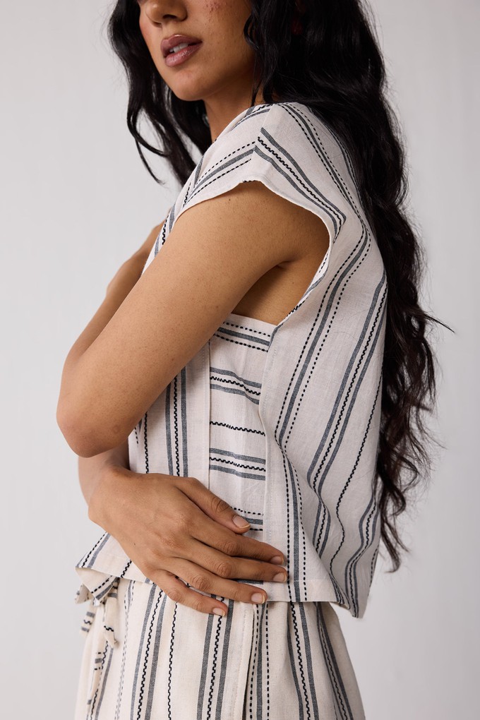 Striped Matching Set with Wide-Leg Pants and V-neck Top from Reistor