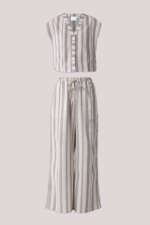 Striped Matching Set with Wide-Leg Pants and V-neck Top from Reistor
