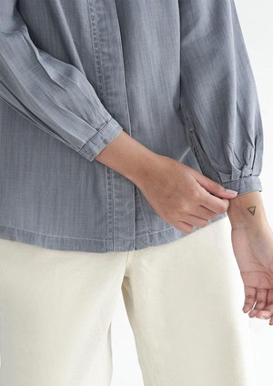 Shades of Everyday Top in Stone Grey from Reistor