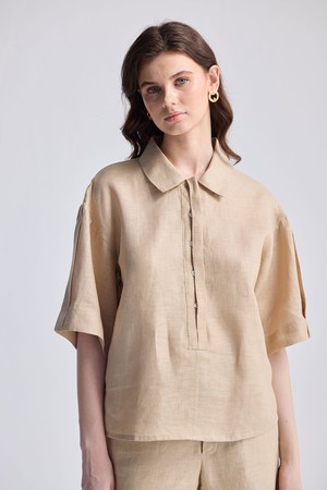 Oversized Flowy Shirt in Neutral Beige from Reistor