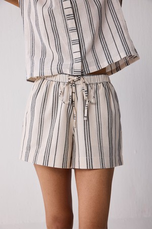 Regular Drawstring Shorts in Stripes from Reistor