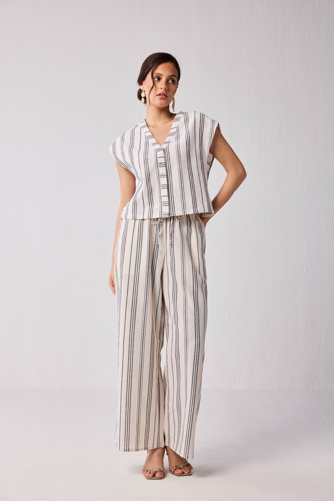 Striped Matching Set with Wide-Leg Pants and V-neck Top from Reistor