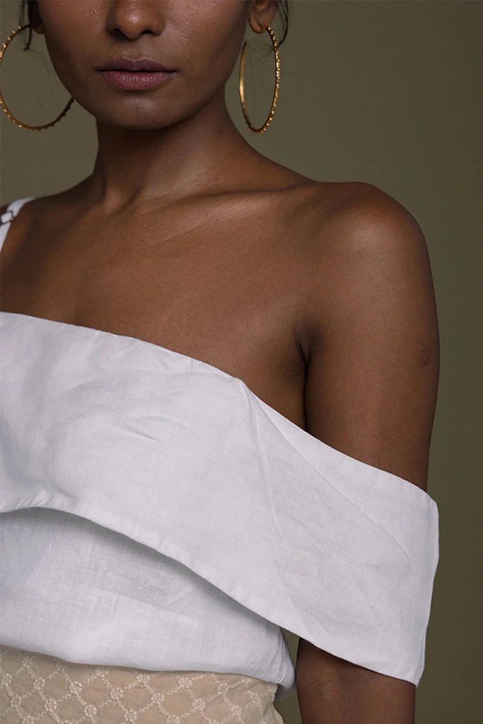 Wandering Wave Top in White from Reistor