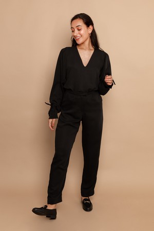 Nina Black Classic 100% Tencel Pantalon from Roses & Lilies