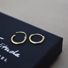 Simple earhoop - Gold 14k via Solitude the Label