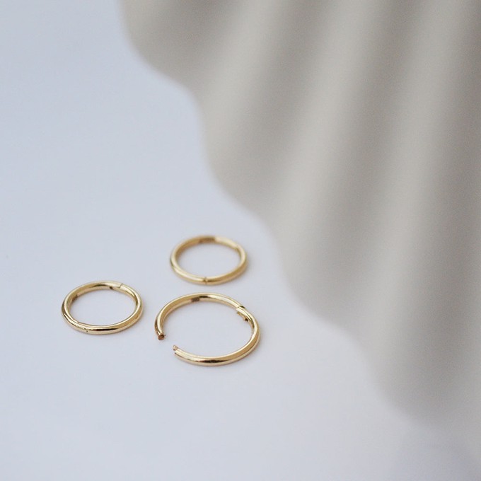 Click earhoop - Gold 14k from Solitude the Label