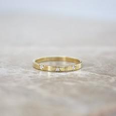 Triangle diamond ring - Gold 14k & Re-used Diamonds via Solitude the Label