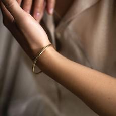 Oval Bangle - Gold 14k via Solitude the Label