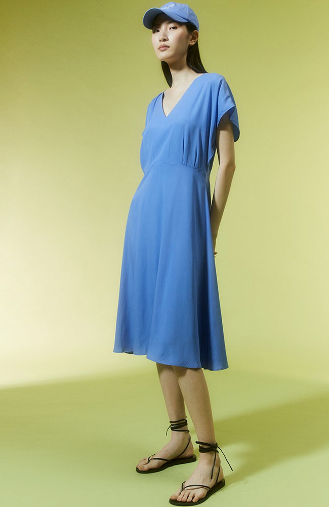 Aalbine Kleid blau blühen from Sophie Stone