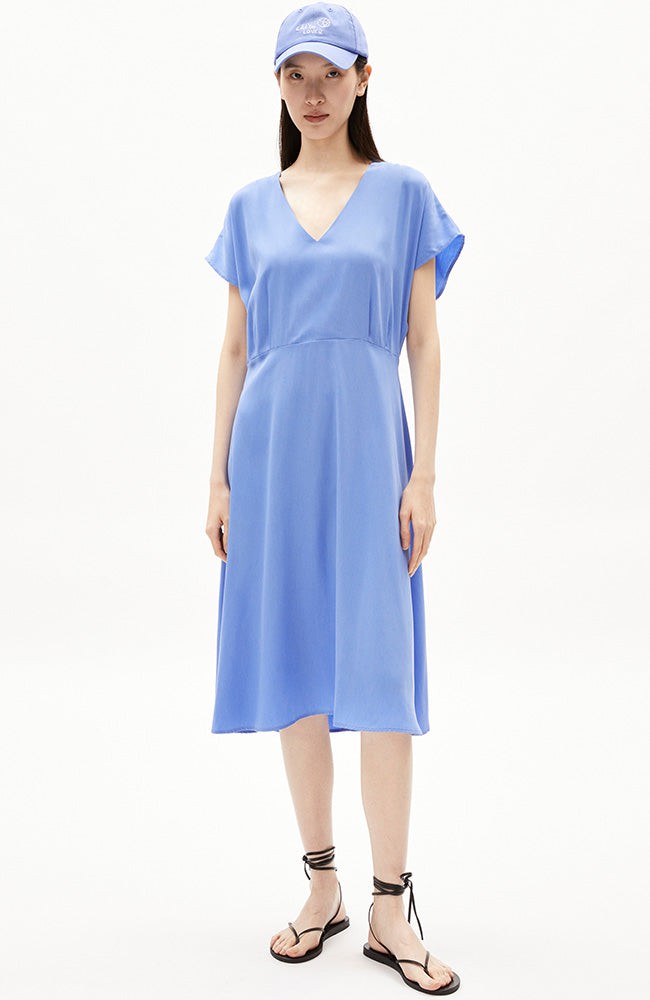 Aalbine Kleid blau blühen from Sophie Stone